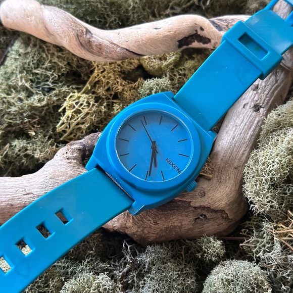 RESERVED: Nixon watch: The Time Teller in blue - Picture 2 of 6